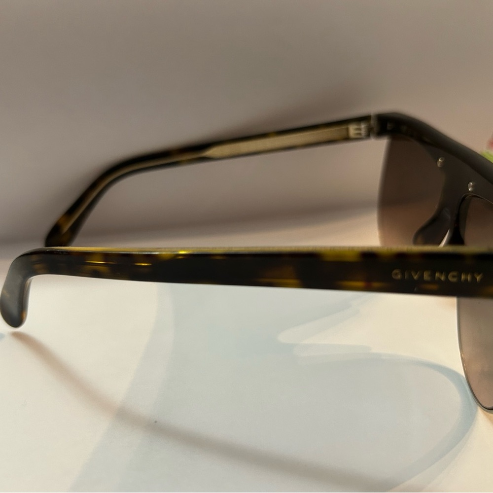 Tortoise Shell Sunglasses - Picture 2 of 4